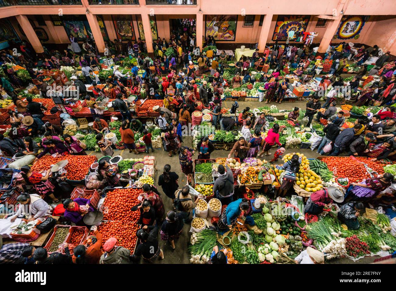 mercado cubierto de Santo Tomas, mercado del centro storico, Chichicastenango ,municipio del departamento de El Quiché, Guatemala, America Centrale Foto Stock