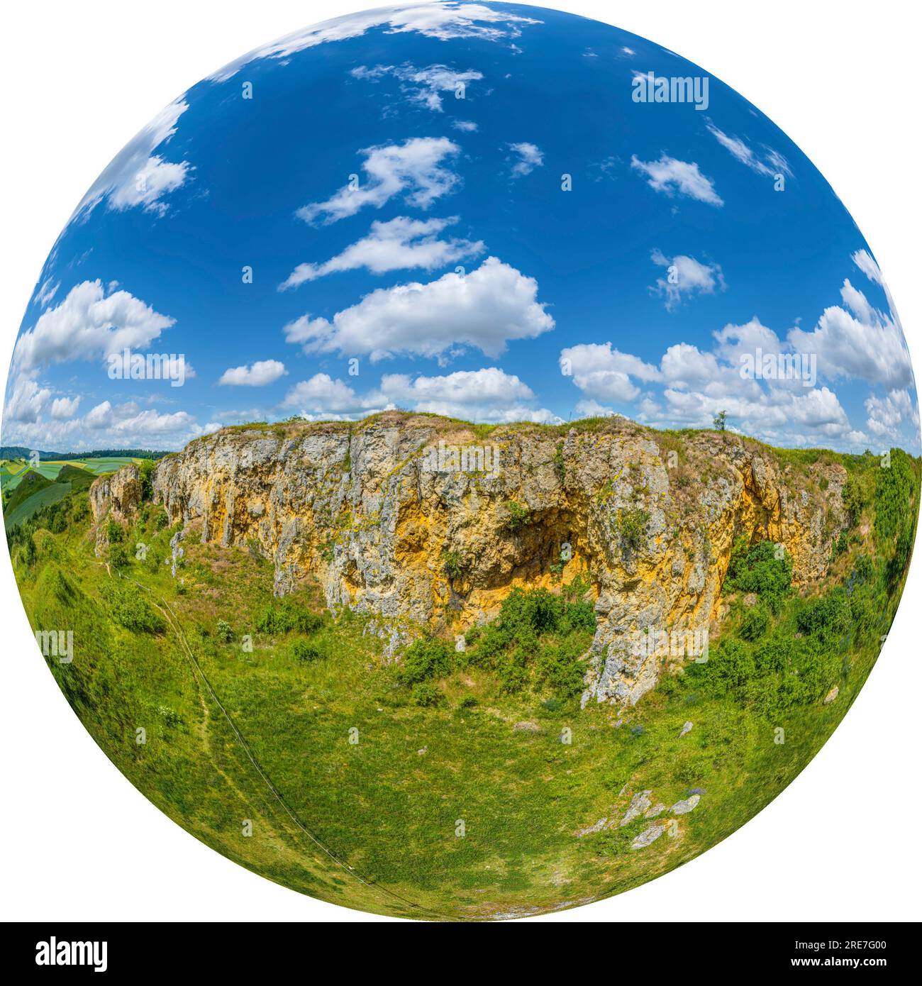 Cava abbandonata sul Goldberg vicino a Kirchheim sul Nördlinger Ries, geoparco mondiale dell'UNESCO Foto Stock