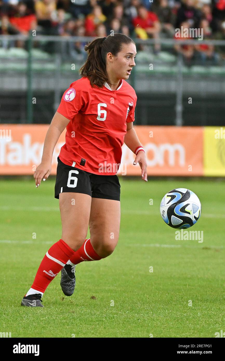 Anna Holl (6) d'Austria, nella foto, durante una partita di calcio femminile tra le nazionali di calcio Under 19 dell'Austria e del Belgio al Torneo della finale EUROPEA Under 19 femminile UEFA, la terza giornata del gruppo A, martedì 24 luglio 2023, a la Louviere, Belgio . FOTO SPORTPIX | Dirk Vuylsteke Foto Stock