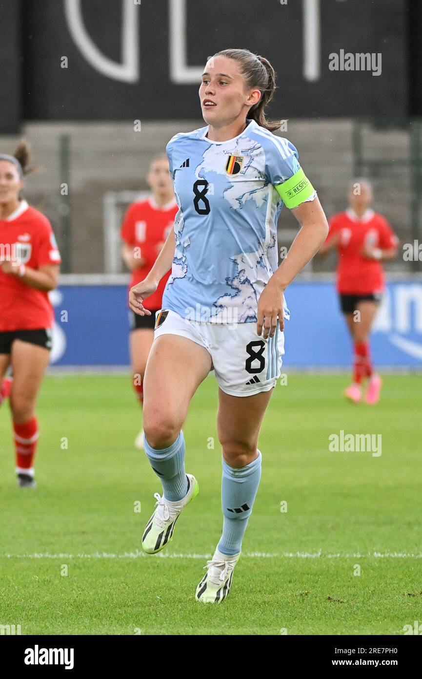 Marie Detruyer (8) del Belgio, raffigurata durante una partita di calcio femminile tra le nazionali di calcio Under 19 dell'Austria e del Belgio, in occasione del Torneo finale EURO femminile UEFA Under-19 nella terza giornata del gruppo A di martedì 24 luglio 2023 a la Louviere , Belgio . FOTO SPORTPIX | Dirk Vuylsteke Foto Stock