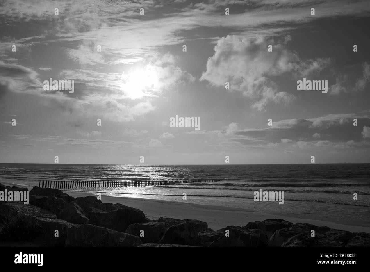 beach sunset in bianco e nero Foto Stock
