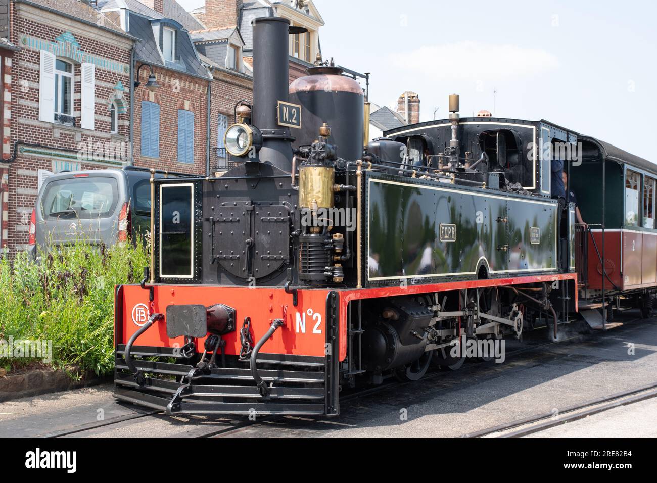 Chemin de Fer de la Baie de somme, locomotiva numero 2 che lascia St Valery sur somme Foto Stock