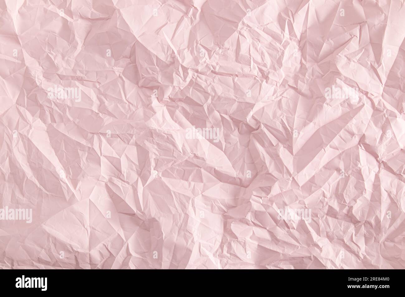 Delicato sfondo rosa di carta stropicciata. sfondo astratto della carta. modello, layout, presentazione del prodotto. Foto Stock