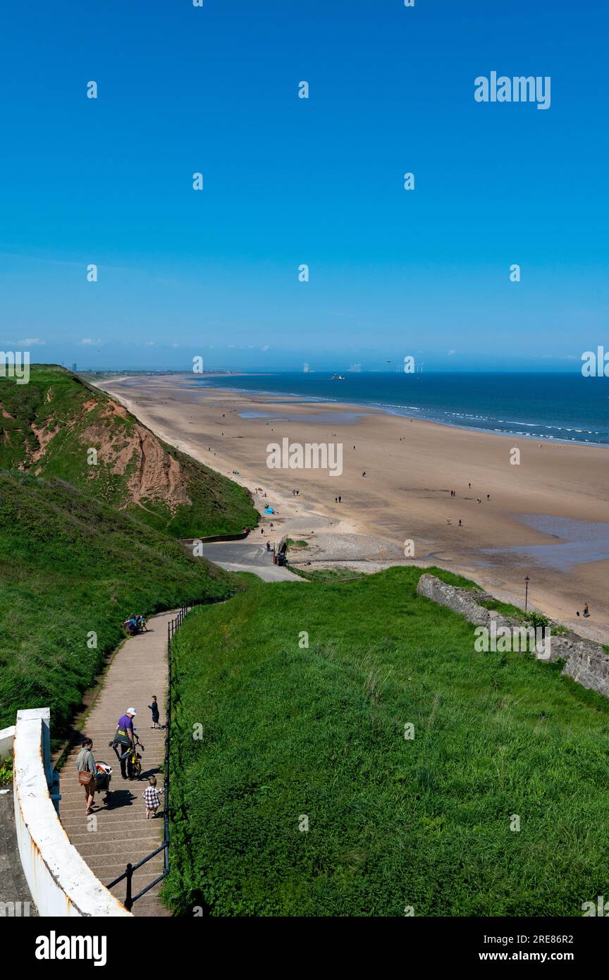 Guardando verso nord lungo Saltburn Beach Foto Stock