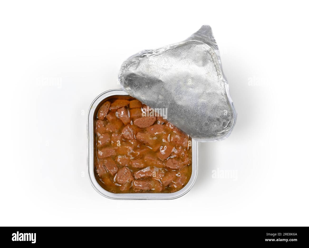 Vista dall'alto del cibo in scatola per gatti o cani isolati su sfondo bianco Foto Stock