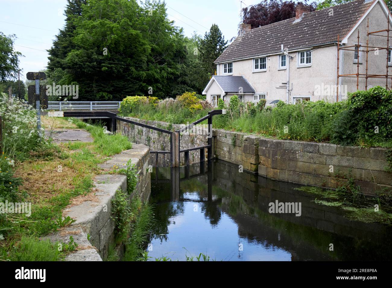 La chiusa di Campbells e la vecchia chiusa nella sezione interna del Canale Newry fuori Scarva Foto Stock