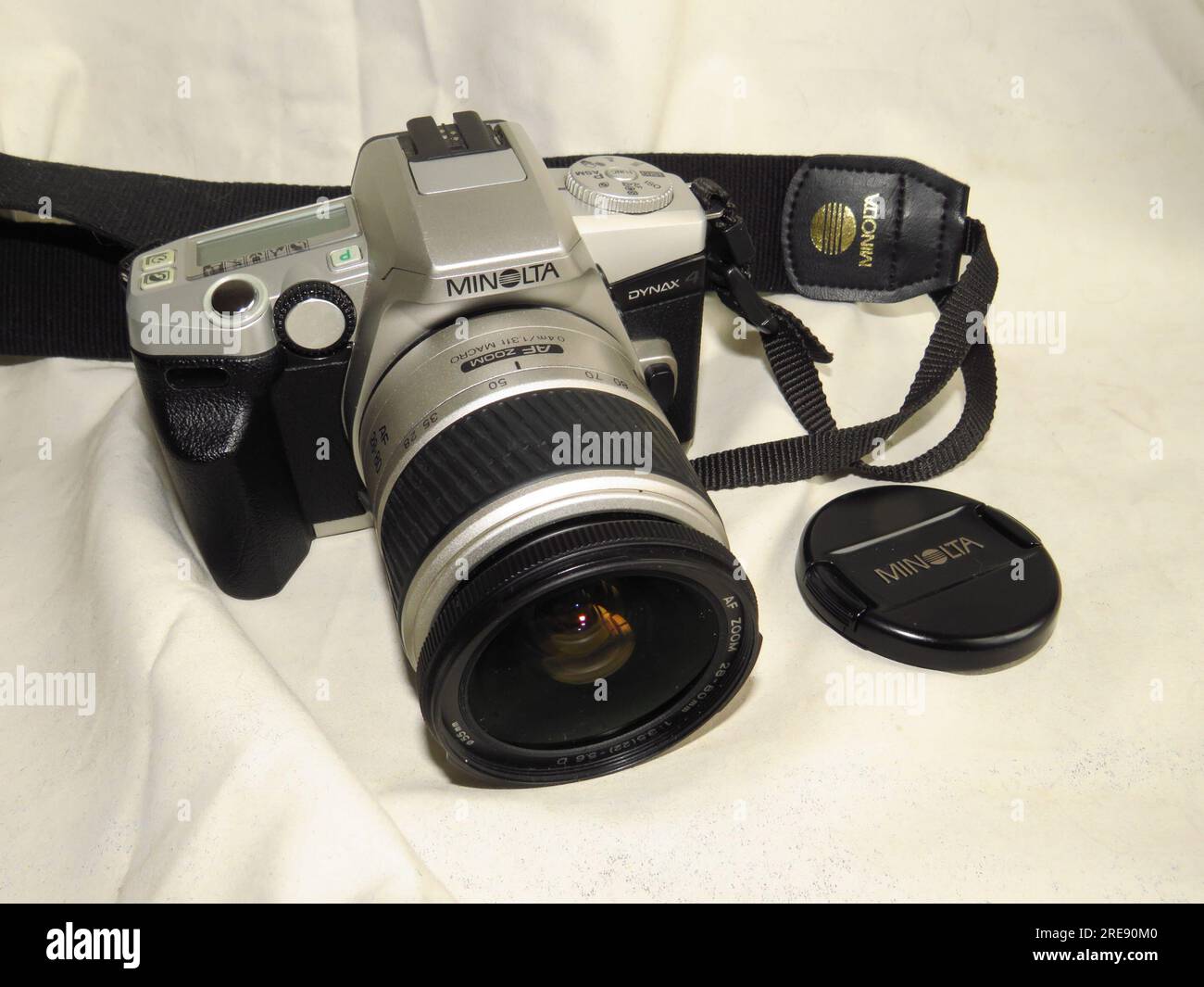 MINOLTA Dynax 4 - una fotocamera reflex da 35 mm dei primi anni '2000 con obiettivo con zoom da 28 a 85 mm Foto Stock