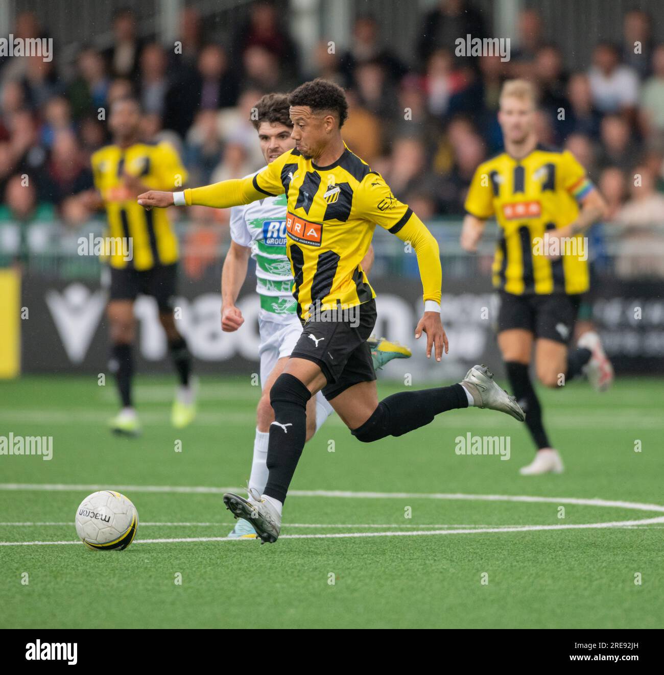 Park Hall, Oswestry, Shropshire, Inghilterra, 18 luglio 2023. Tobias sana di BK Häcken sul pallone durante, The New Saints of Oswestry Town & Llansantffraid Football Club/The New Saints (TNS) V Bollklubben Häcken/BK Häcken nel primo turno di qualificazione della Champions League 2023/2024 stagione, al Park Hall. (Immagine di credito: ©Cody Froggatt/Alamy Live News) Foto Stock