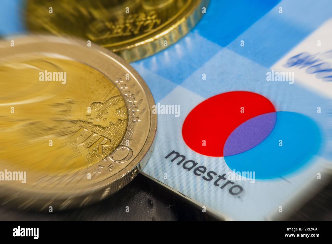 Primo piano del logo Maestro su una carta di debito Foto Stock
