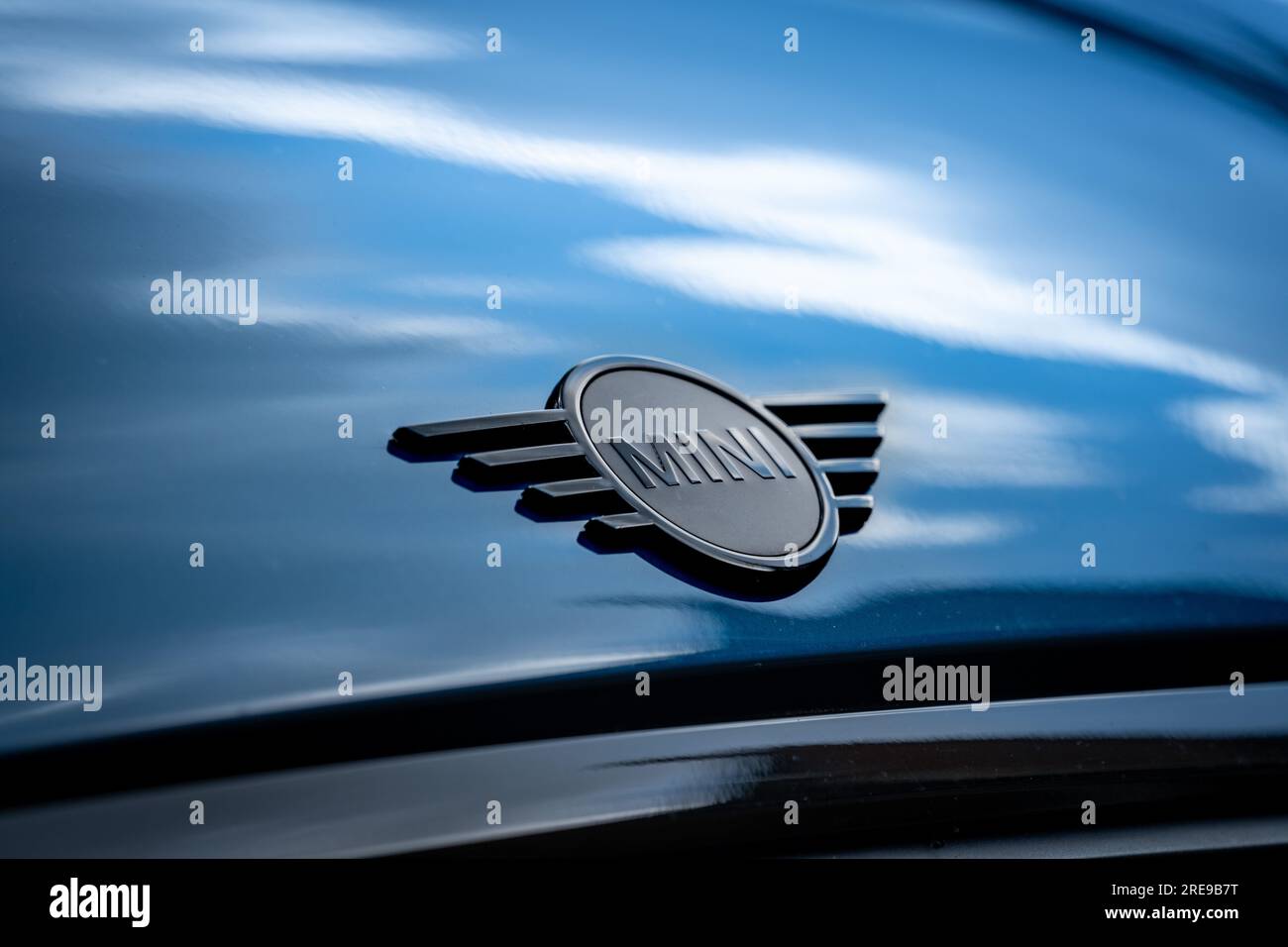 Vista ravvicinata del logo BMW Mini Bonnet Foto Stock