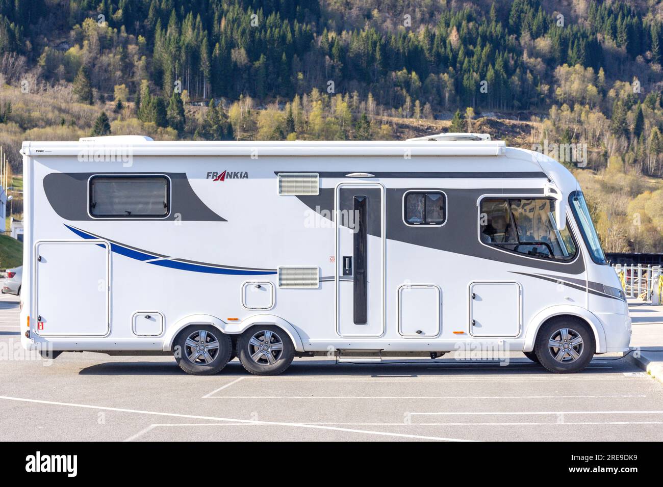 Frankia M-Line camper parcheggiato a Åndalsnes, Møre og Romsdal, Norvegia Foto Stock