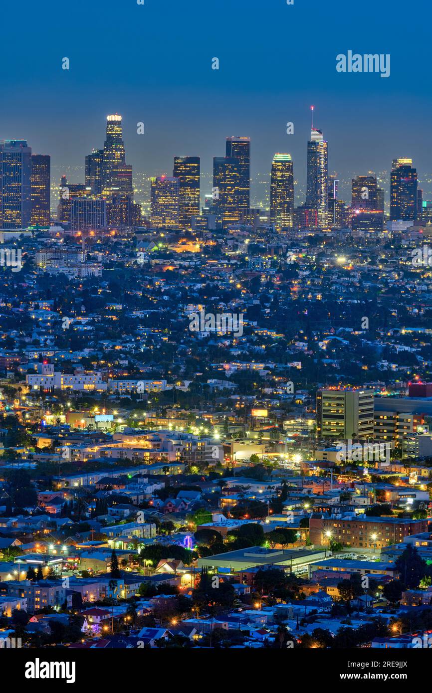 Lo skyline del centro di Los Angeles in California di notte Foto Stock