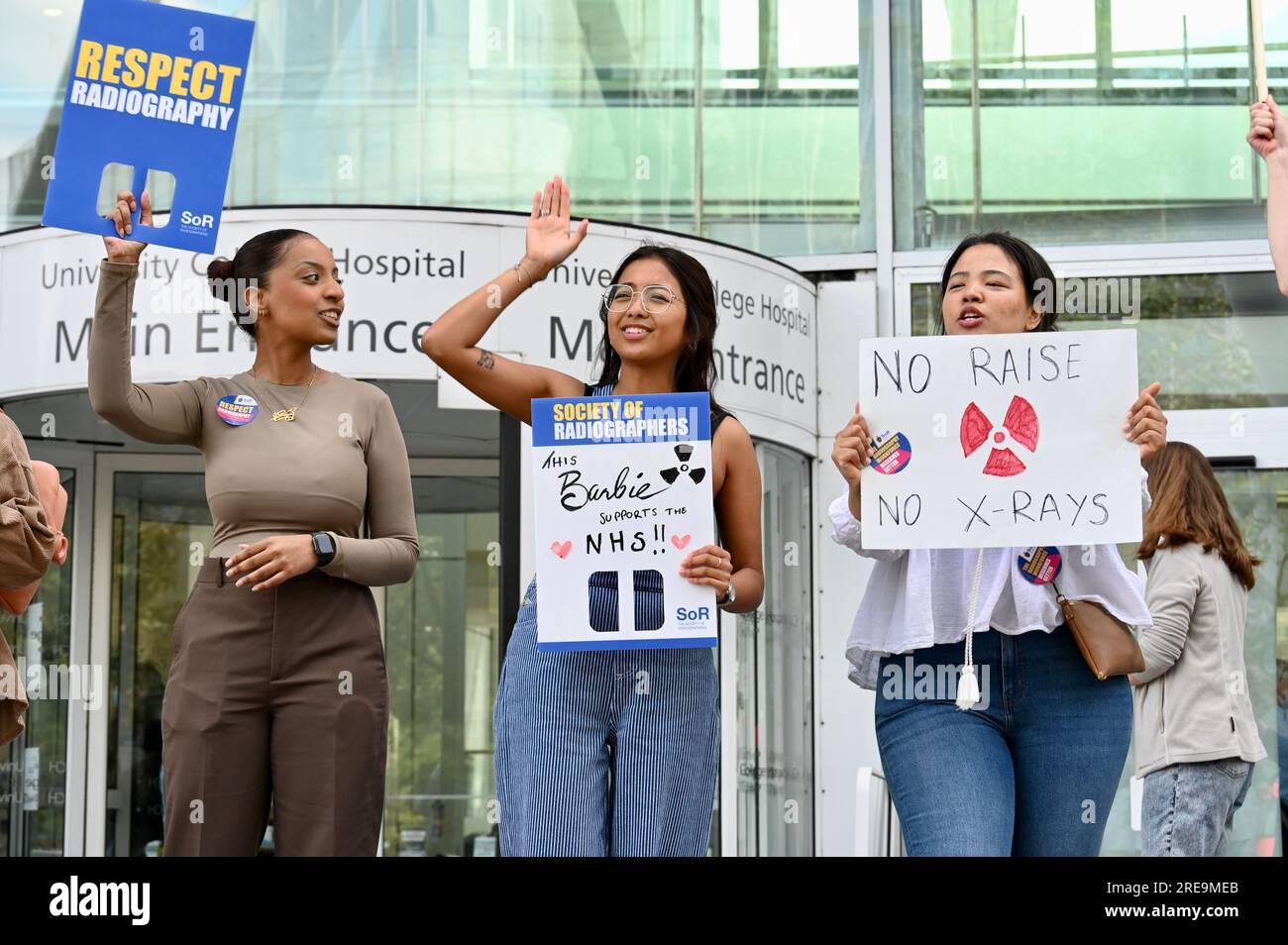 Londra, Regno Unito. NHS Radiographers Strike, University College Hospital. I membri della Society of Radiographers (SOR) continuarono con il loro sciopero per migliorare le retribuzioni e le condizioni. I radiografi hanno votato per respingere il premio retributivo del 5 per cento offerto dal governo e hanno chiesto la riapertura dei colloqui. Foto Stock