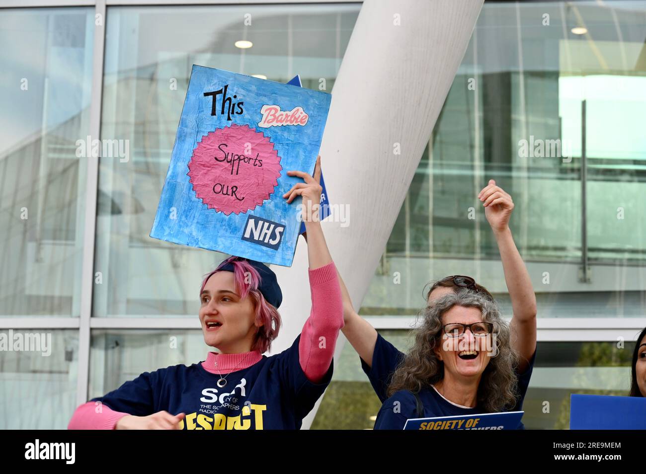 Londra, Regno Unito. NHS Radiographers Strike, University College Hospital. I membri della Society of Radiographers (SOR) continuarono con il loro sciopero per migliorare le retribuzioni e le condizioni. I radiografi hanno votato per respingere il premio retributivo del 5 per cento offerto dal governo e hanno chiesto la riapertura dei colloqui. Foto Stock