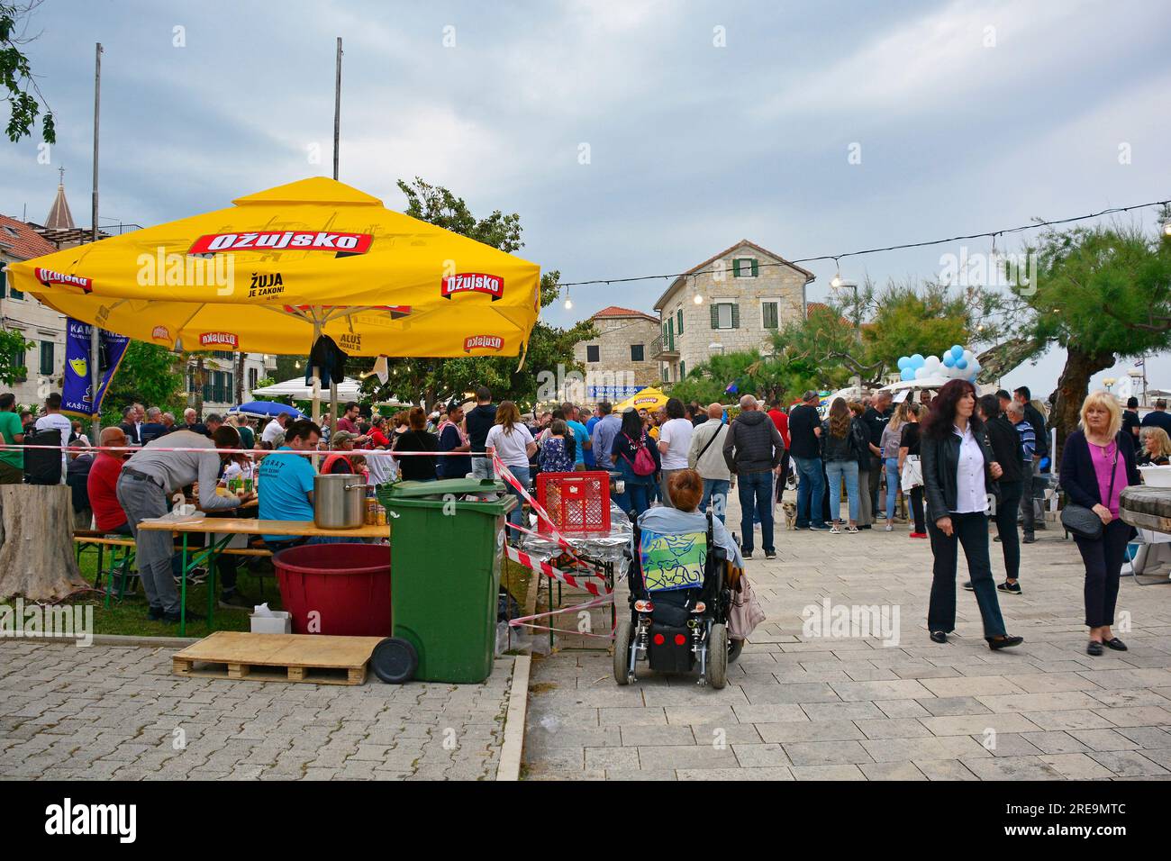 Kastela, Croazia – 20 maggio 2023. Il festival annuale del Bob che celebra i fagioli larghi o fave, noto come Bob in croato, a Kastel Kambelovac, Kastela Foto Stock