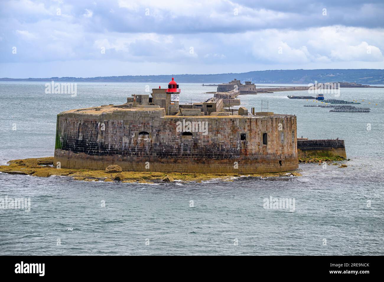 Il forte occidentale si trova all'approdo di Cherbourg Harbour in Normandia, Francia. Foto Stock