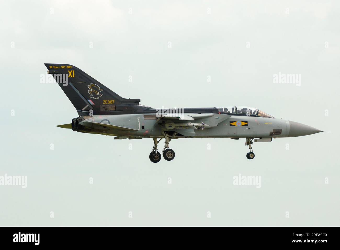 Aereo da caccia a reazione Royal Air Force Panavia Tornado F3. RAF Tornado ADV ZE887 atterraggio di coda speciale alla RAF Waddington per l'International Airshow, Regno Unito Foto Stock