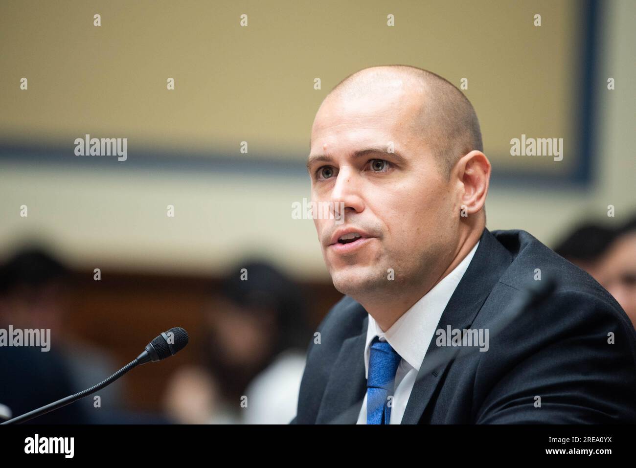 Ryan Graves, direttore esecutivo di American for Safe Aerospace, parla durante un'audizione della sottocommissione della House Committee on Oversight and Accountability Subcommittee on National Security, the Border, and Foreign Affairs dal titolo: Unidentified Anomalous Phenomena: Implications on National Security Public Safety and Government Transparency in Washington, DC mercoledì 26 luglio 2023. Credito: Annabelle Gordon/CNP /MediaPunch Foto Stock