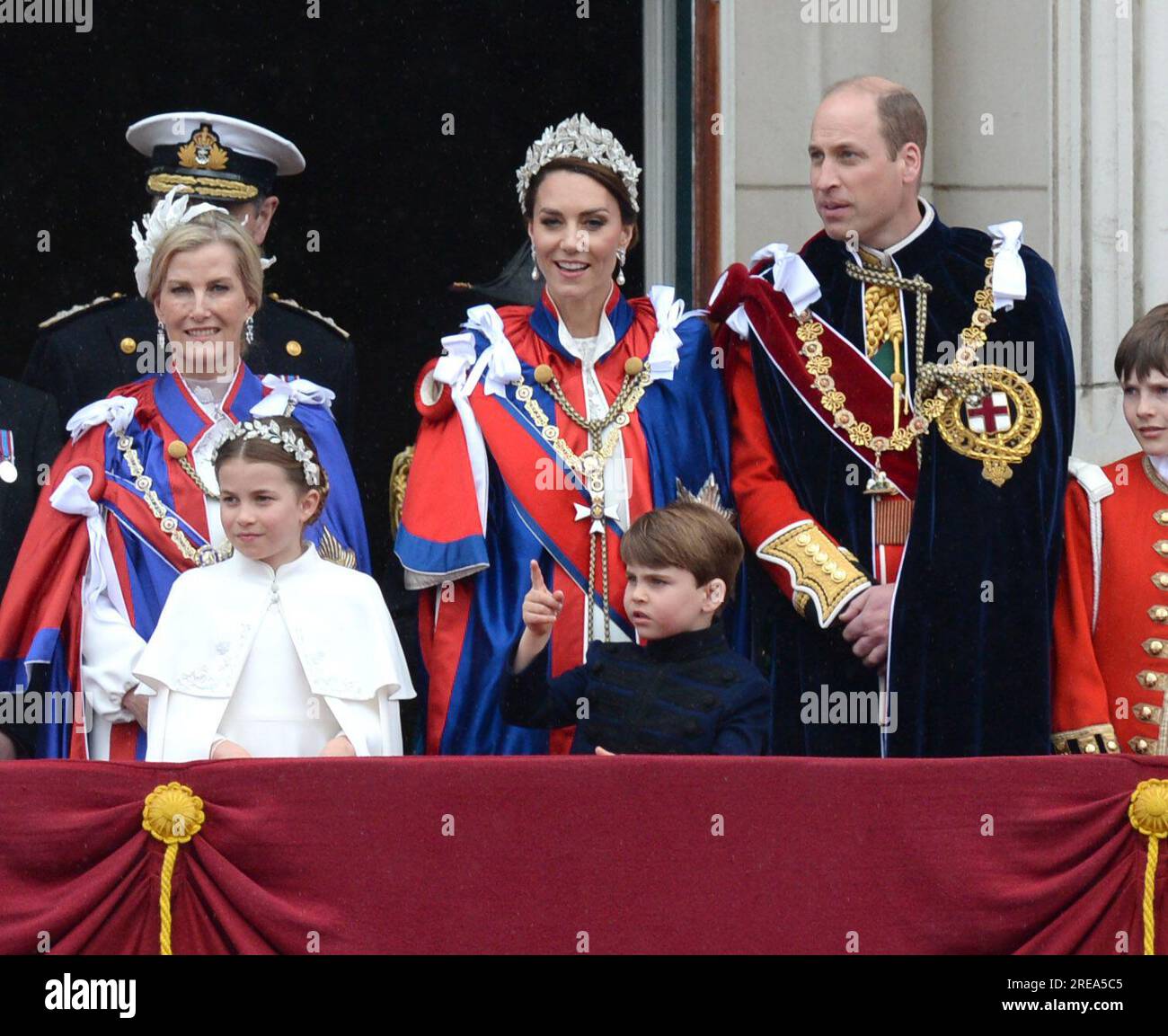 Foto da accreditare ©Alpha Press 078237 06/05/2023 Principe Guglielmo Principe di Galles Duca di Cambridge e Kate Principessa di Galles Catherine Katherine Duchessa di Cambridge Middleton, Principessa Carlotta di Cambridge, Principe Luigi di Cambridge, Sofia contessa del Wessex duchessa di Edimburgo sul balcone di Buckingham Palace dopo l'incoronazione di re Carlo III e della regina Camilla a Londra Foto Stock