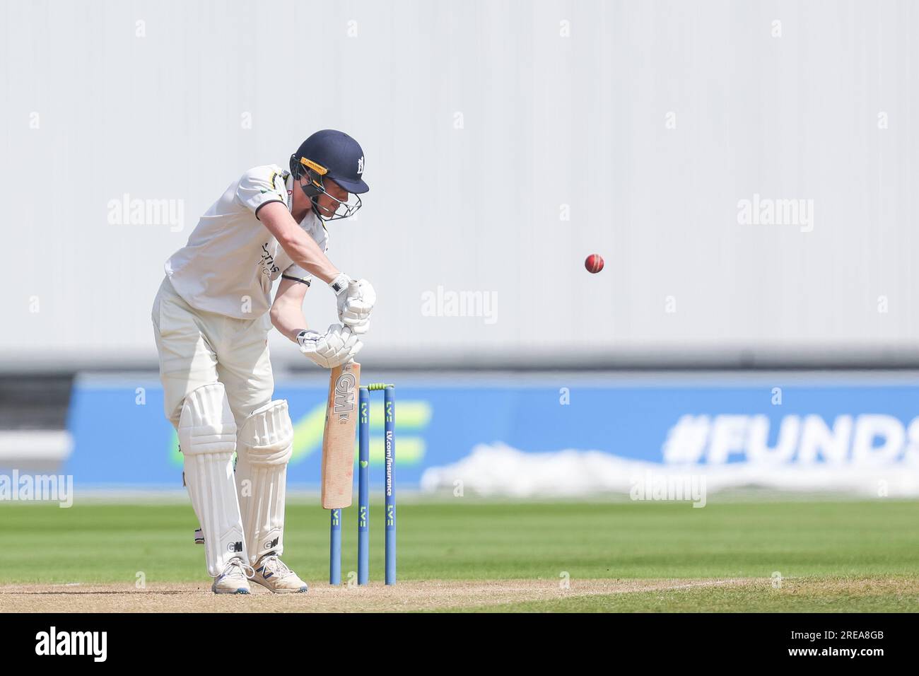 Rob Yates del Warwickshire in azione con la mazza presa a Birmingham, Regno Unito il 26 luglio 2023, durante la partita del LV= Insurance County Championship tra Warw Foto Stock