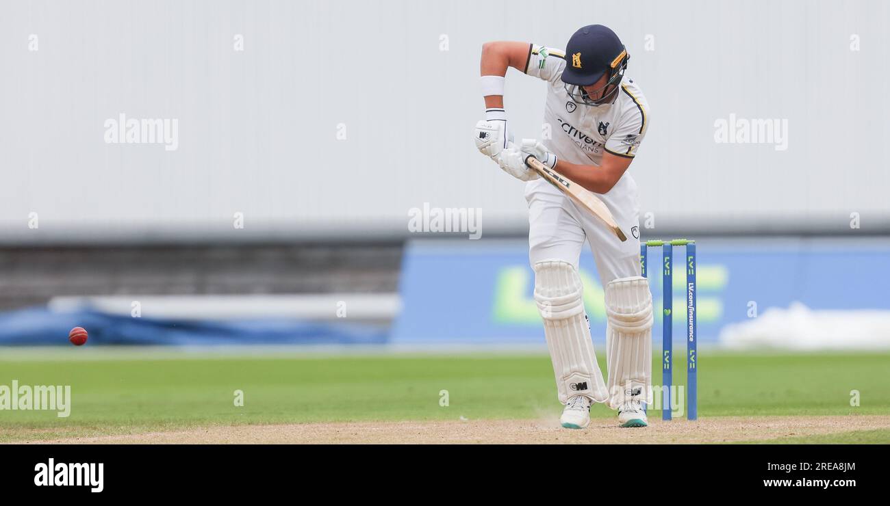 Jacob Bethell in battuta per il Warwickshire preso a Birmingham, Regno Unito il 26 luglio 2023, durante la partita del LV= Insurance County Championship tra Warwickshire Foto Stock