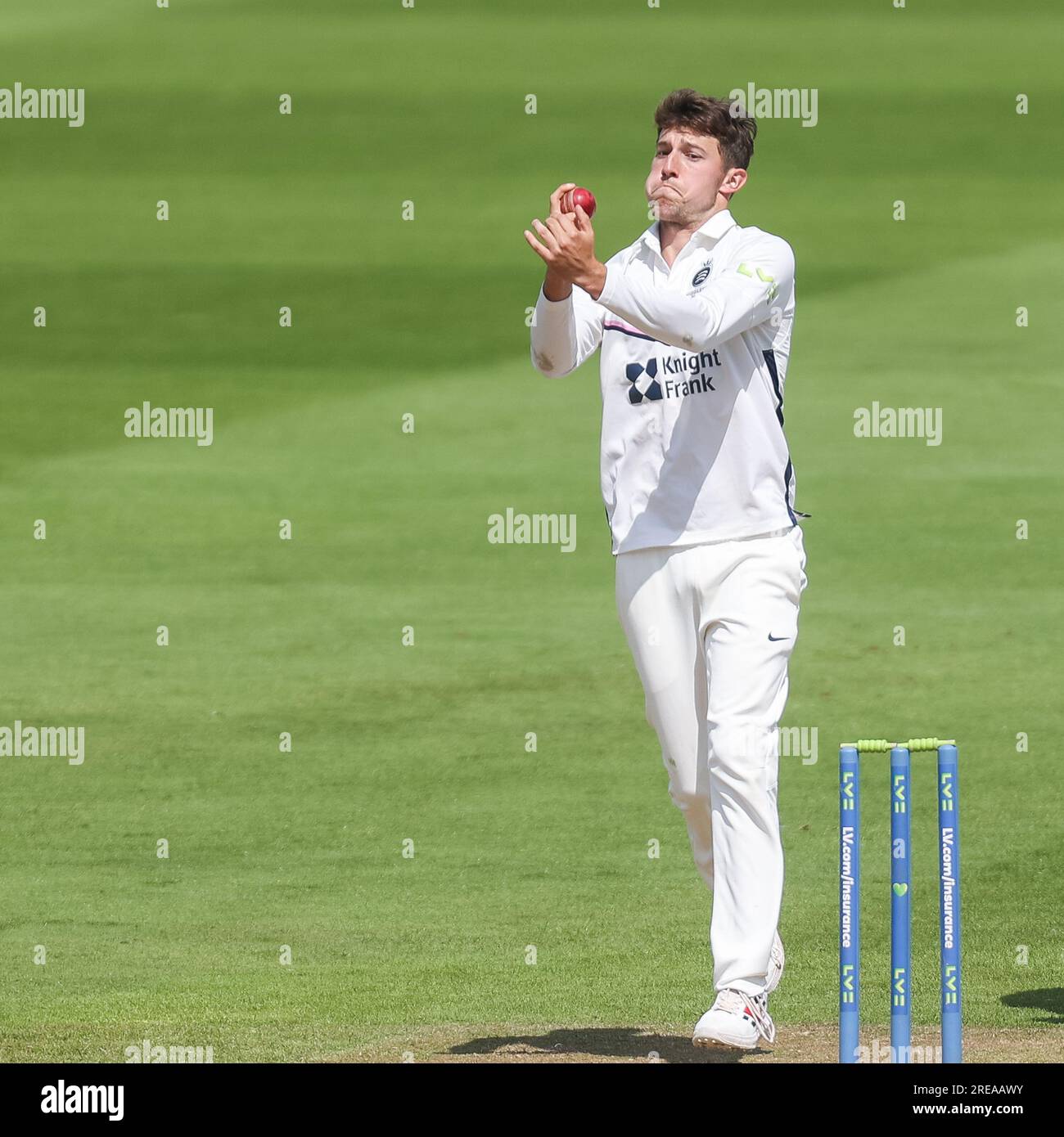 Josh de Caires del Middlesex che si prepara al Bowl, preso a Birmingham, Regno Unito il 26 luglio 2023, durante la partita del campionato LV= Insurance County tra Warwic Foto Stock