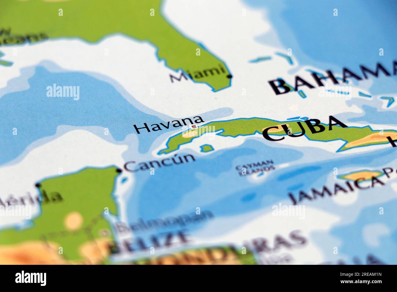 mappa mondiale di cuba con miami, bahamas, l'avana, haiti e giamaica in primo piano Foto Stock