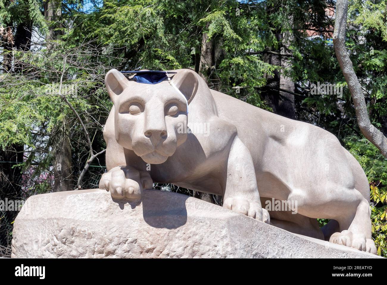 Nittany Lion nel campus universitario della Penn State University Foto Stock