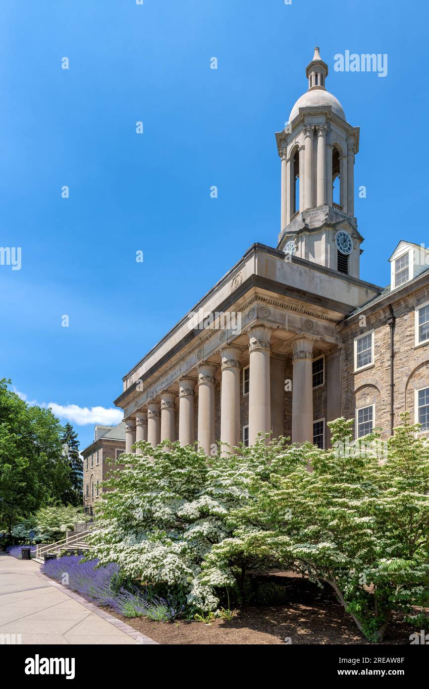 L'edificio Old Main nel campus della Penn state University Foto Stock