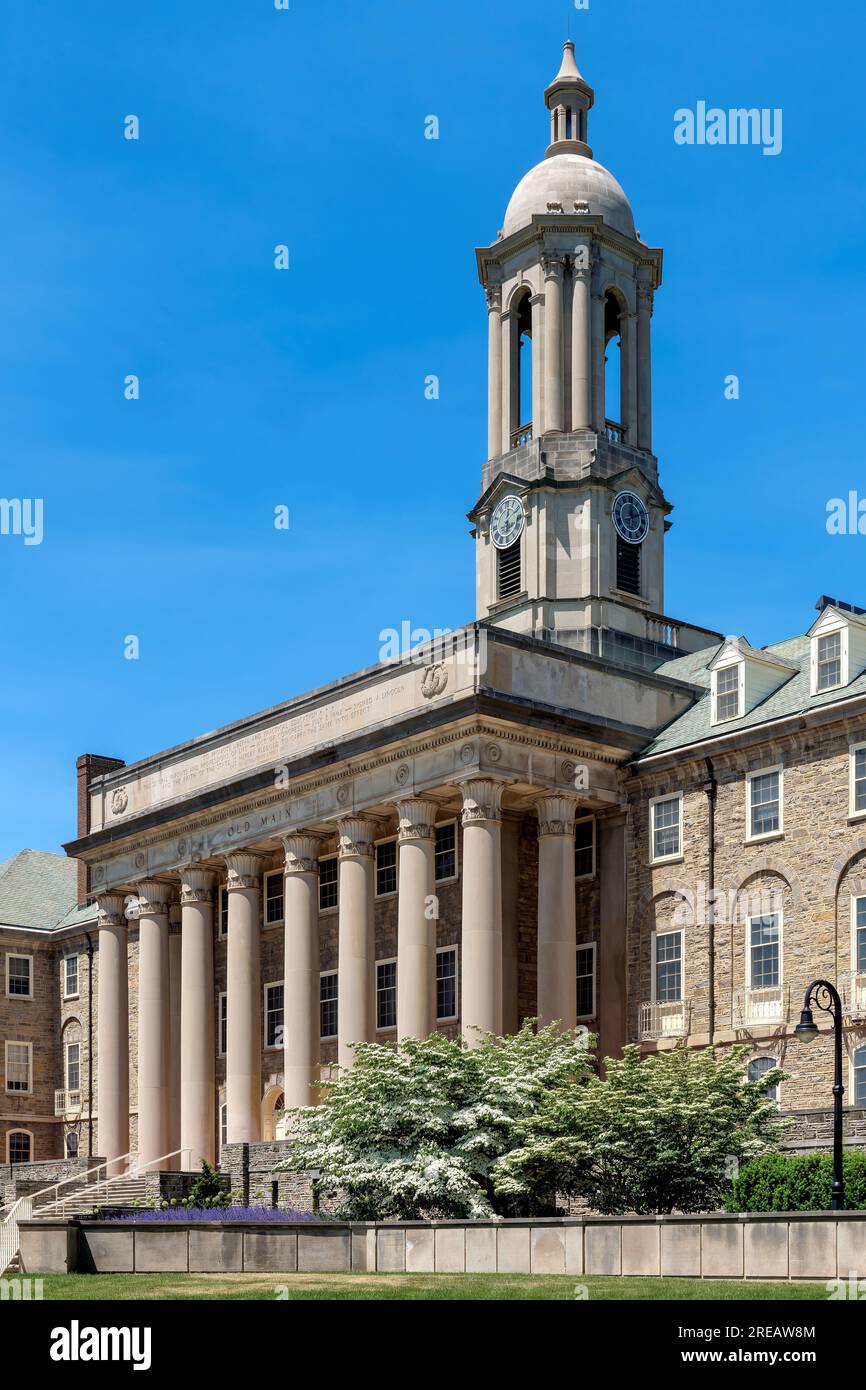 L'edificio Old Main nel campus della Penn state University Foto Stock