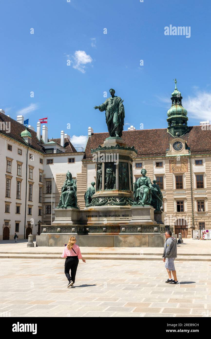 Vienna, Austria - 13 giugno 2023: Monumento al Kaiser Franz i sulla piazza di der Burg a Vienna Foto Stock