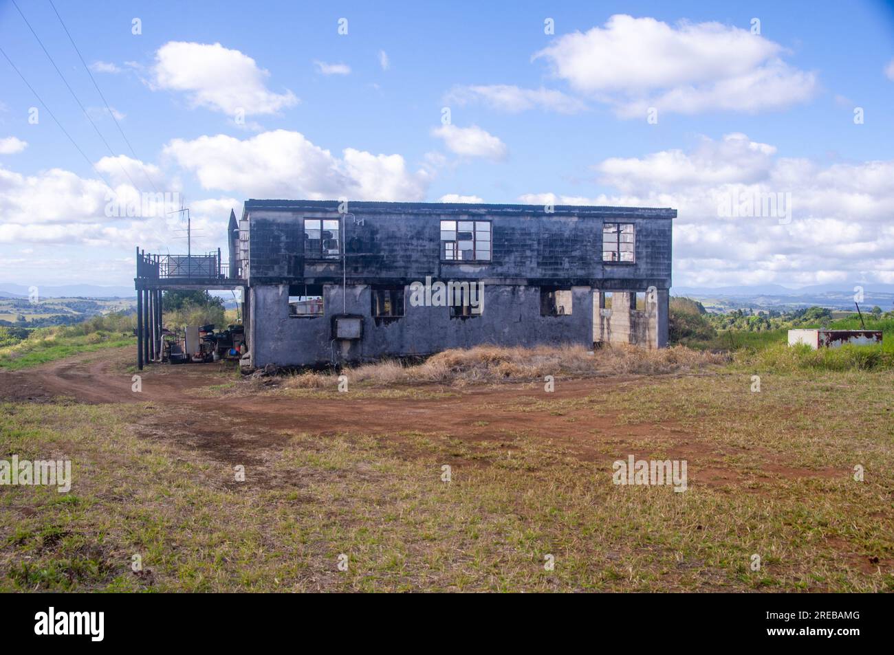 Residenza abbandonata costruita dal proprietario, Atherton Tablelands, Australia. Foto Stock