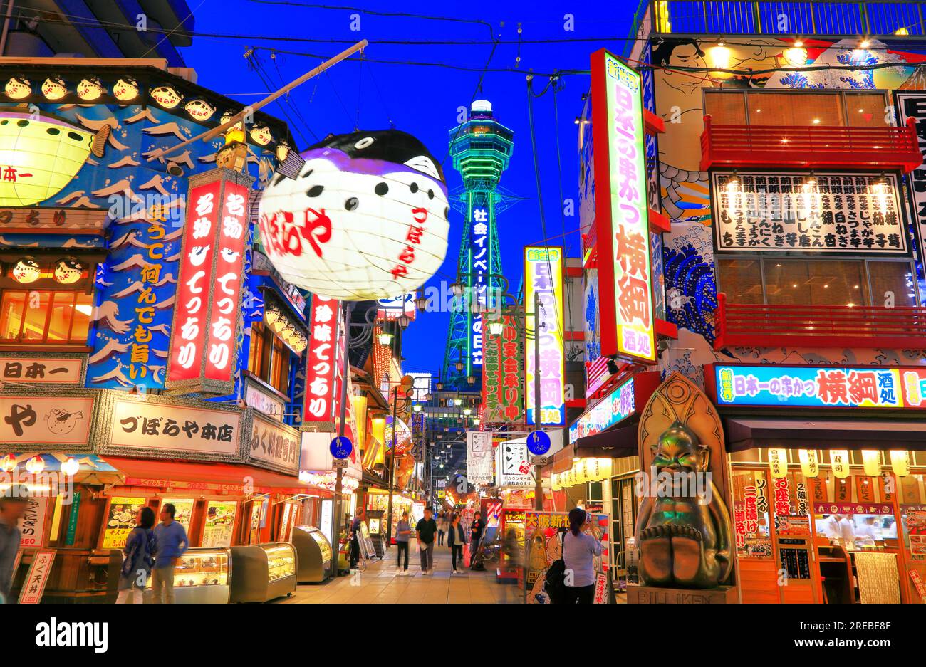 Vista serale della Torre Tsutenkaku Foto Stock