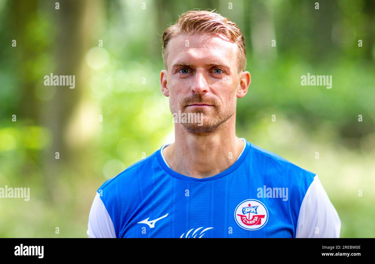 PRODUZIONE - 20 luglio 2023, Meclemburgo-Pomerania occidentale, Bad Doberan: Oliver Hüsing del FC Hansa Rostock. Foto: Jens Büttner/dpa - NOTA IMPORTANTE: In conformità ai requisiti della DFL Deutsche Fußball Liga e del DFB Deutscher Fußball-Bund, è vietato utilizzare o far utilizzare fotografie scattate nello stadio e/o della partita sotto forma di immagini di sequenza e/o serie di foto simili a video. Foto Stock