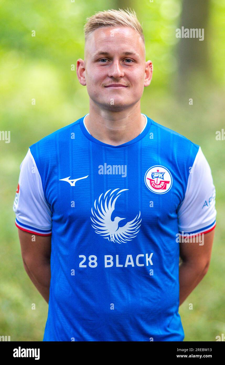 PRODUZIONE - 20 luglio 2023, Meclemburgo-Pomerania occidentale, Bad Doberan: Kai Pröger del FC Hansa Rostock. Foto: Jens Büttner/dpa - NOTA IMPORTANTE: In conformità ai requisiti della DFL Deutsche Fußball Liga e del DFB Deutscher Fußball-Bund, è vietato utilizzare o far utilizzare fotografie scattate nello stadio e/o della partita sotto forma di immagini di sequenza e/o serie di foto simili a video. Foto Stock