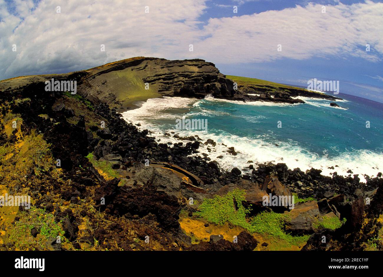 L'unica spiaggia di sabbia verde che si trova sulla punta più meridionale delle Big Islands prende il nome dai rari cristalli di olivina che la compongono Foto Stock