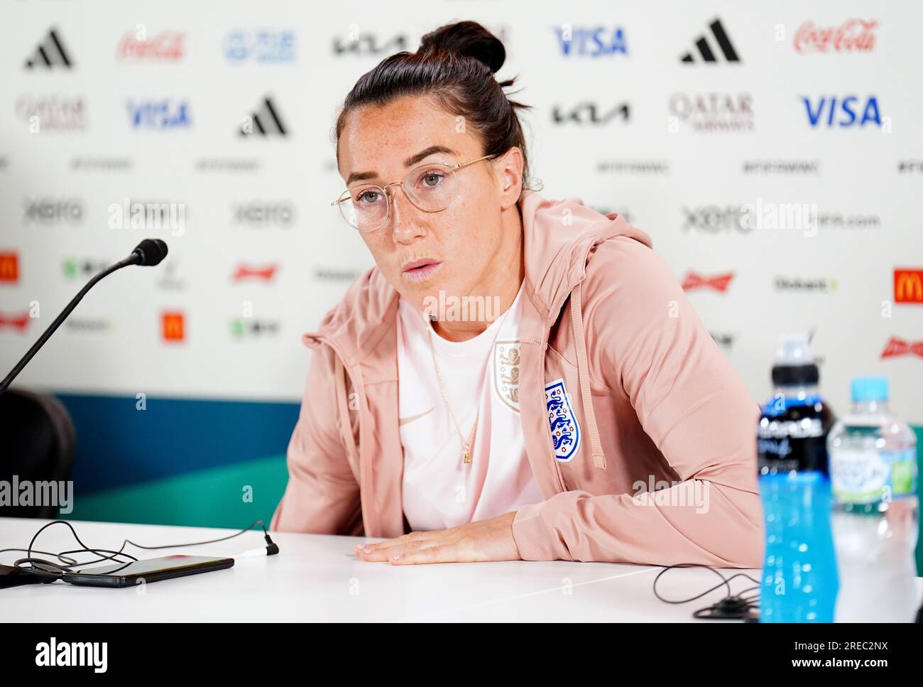 Lucy Bronze dell'Inghilterra durante una conferenza stampa al Sydney Football Stadium, Moore Park. Data foto: Giovedì 27 luglio 2023. Foto Stock