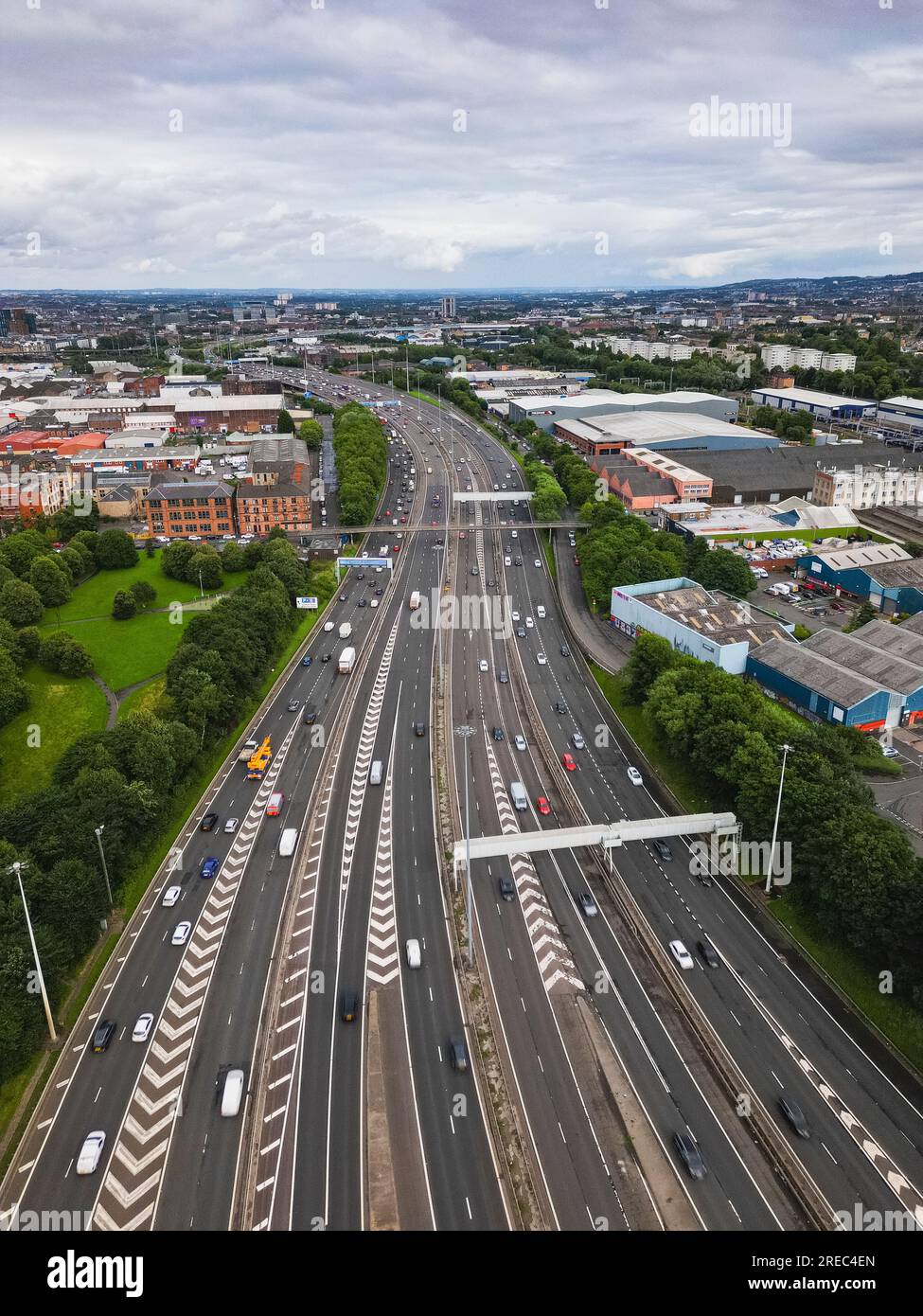 Vista aerea dell'autostrada M8 a Glasgow, Scozia, Regno Unito Foto Stock