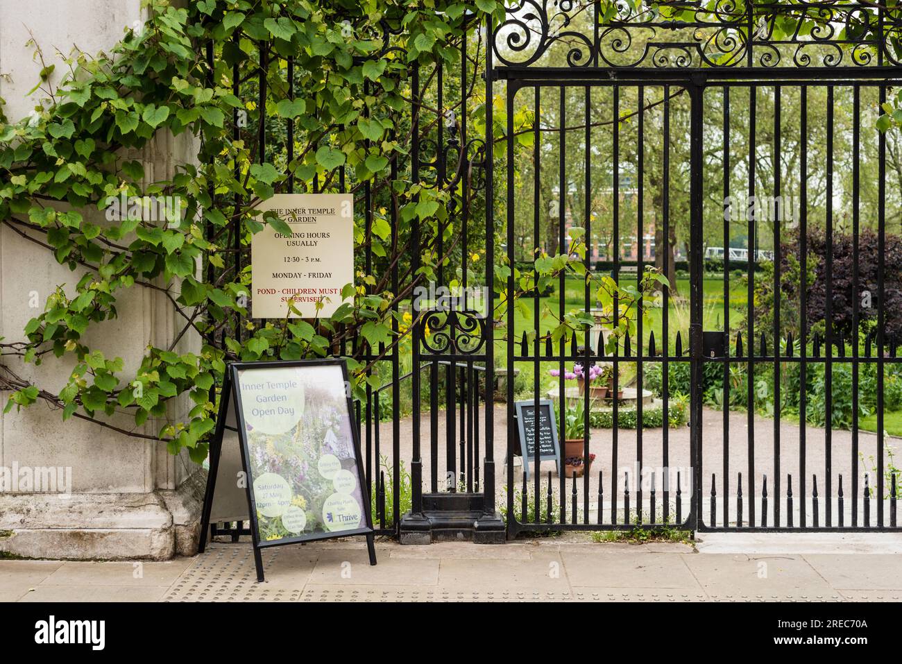 Ingresso all'Inner Temple Garden, Londra, Regno Unito Foto Stock