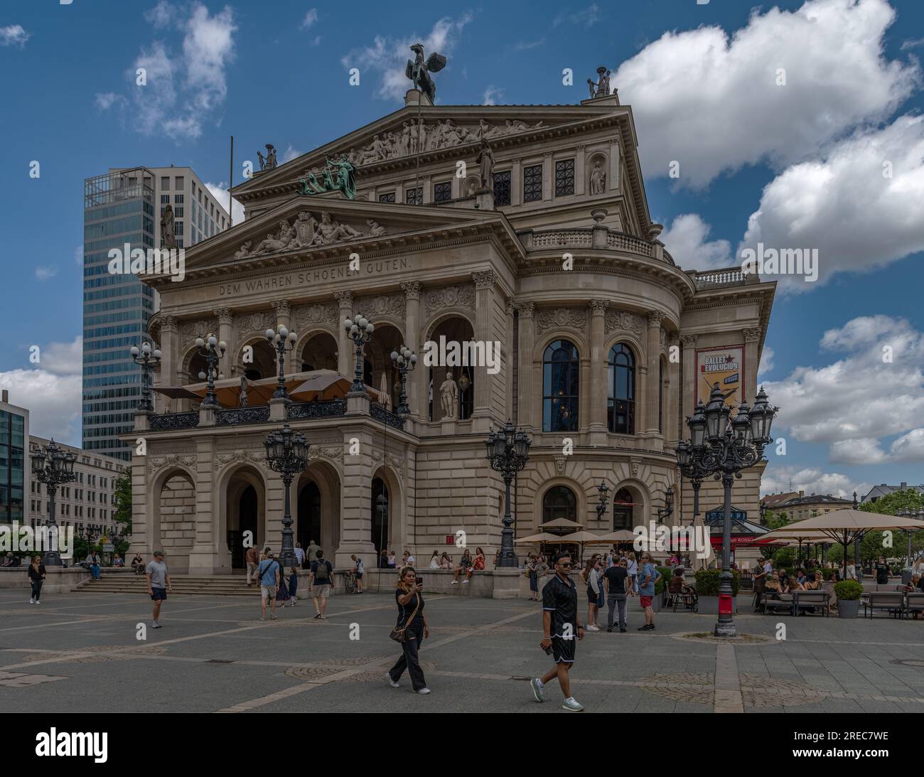 Vista della Vecchia Opera e Opernplatz, Francoforte, Germania Foto Stock