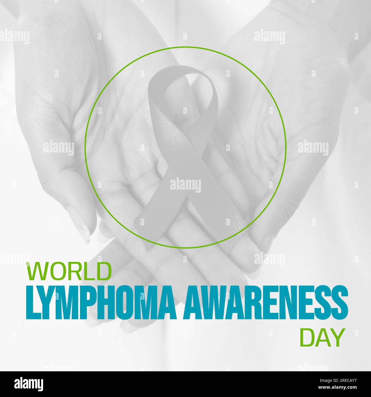 Testo del giorno mondiale di sensibilizzazione sui linfomi e cerchio verde sulle mani femminili birazziali che tengono il nastro Foto Stock