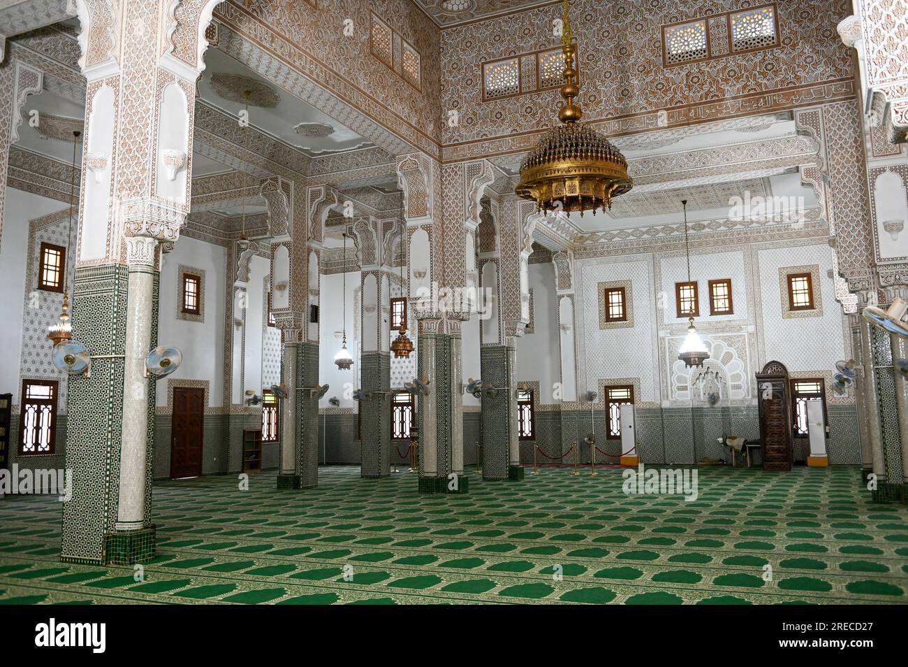 NIGER, Niamey, Grand Mosquye, costruito nel 1989, finanziato dal dittatore libico Gheddafi / grosse Moschee im Stadtteil Abidjan, deren Errichtung wurde von Libyen unter Muammar al-Gheddafi finanziert Foto Stock