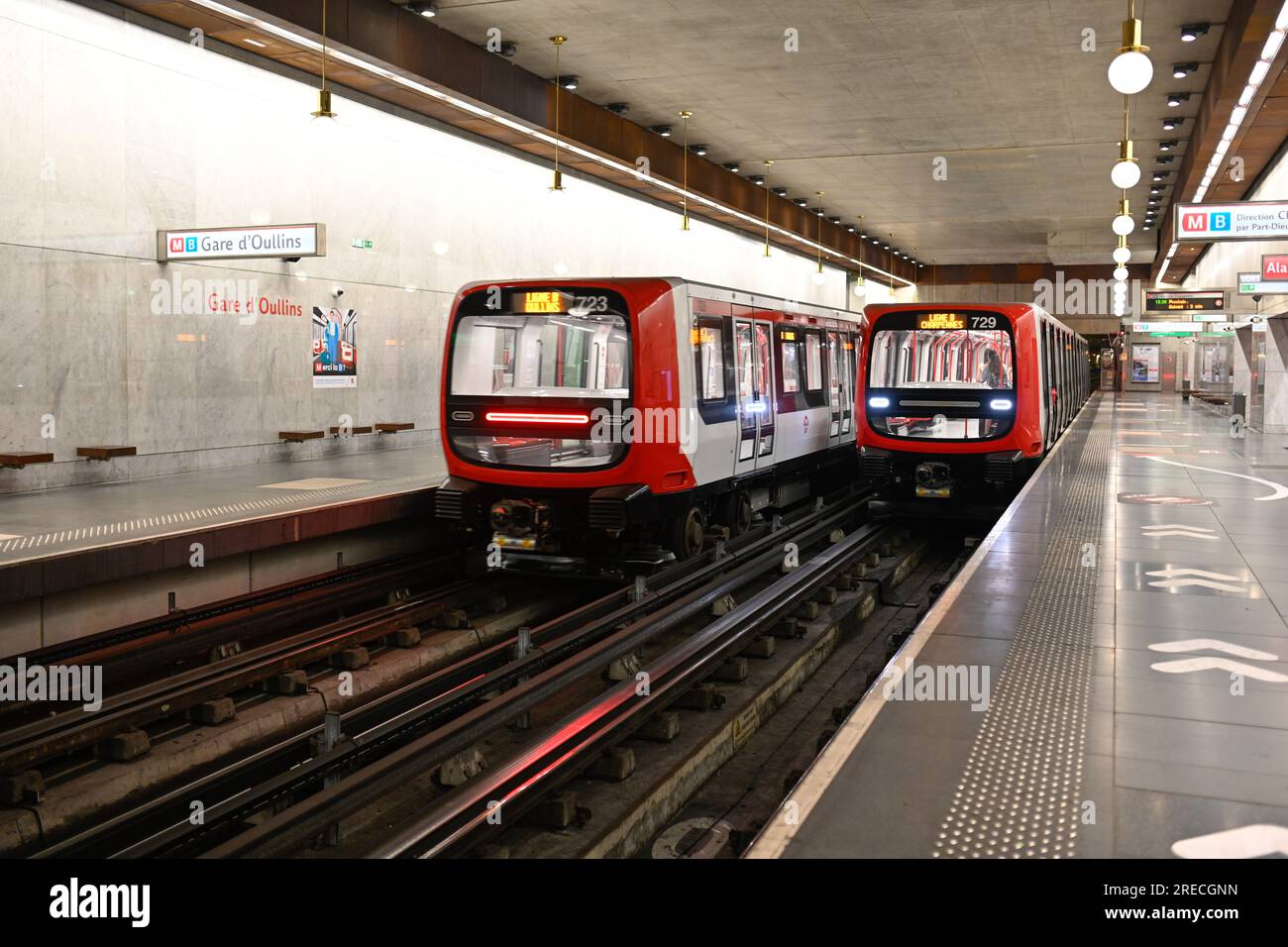 Oullins (Francia centro-orientale): Due nuovi treni senza conducente della linea B che collegano le due stazioni di Charpennes Charles Hernu” a Villeurbanne (nord) e G Foto Stock