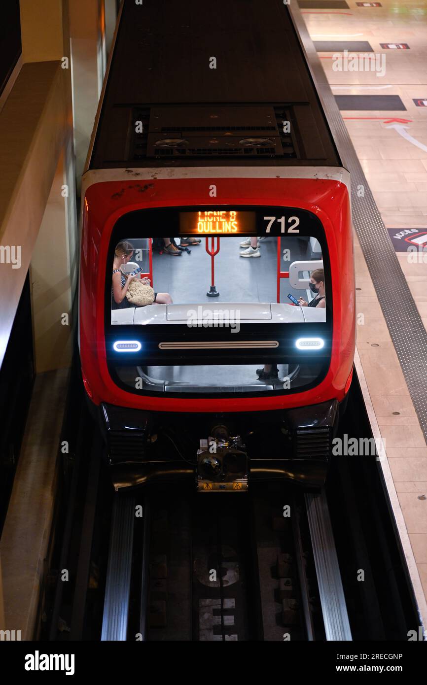 Metropoli di Lione (Francia centro-orientale): Nuovo treno senza conducente della linea B che collega le due stazioni di Charpennes Charles Hernu” a Villeurbanne (nord) Foto Stock