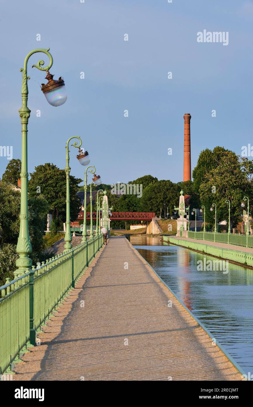 Briare (Francia centro-settentrionale): L'acquedotto di Briare attraverso il fiume Loira, Canal Lateral a la Loire Foto Stock