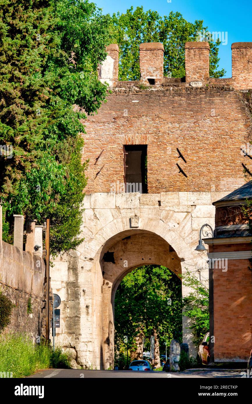 Vista su porta Latina, Roma, Italia Foto Stock