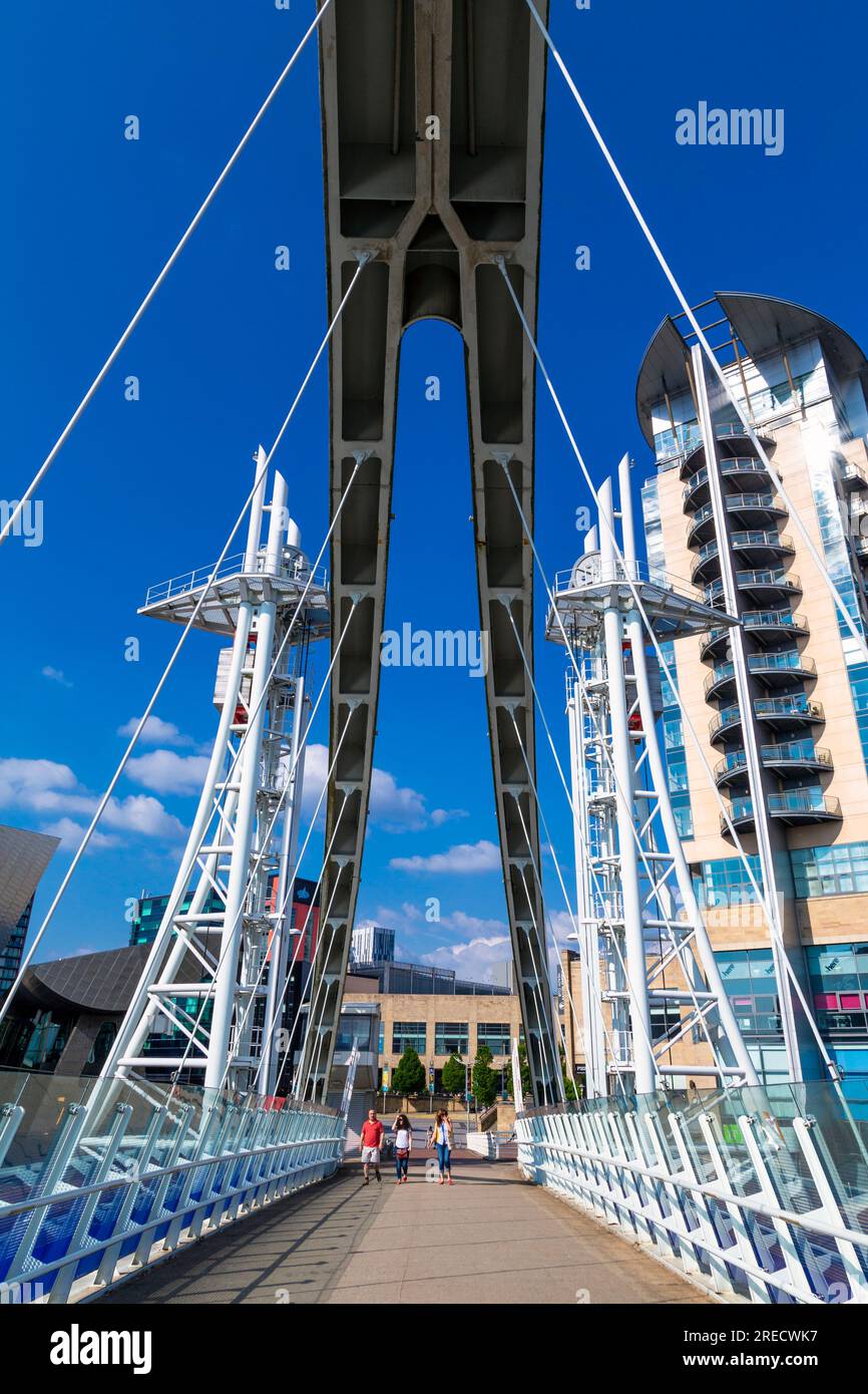 Salford Quays Bridge (Millennium Bridge, Quay West Media City, Manchester, Inghilterra Foto Stock