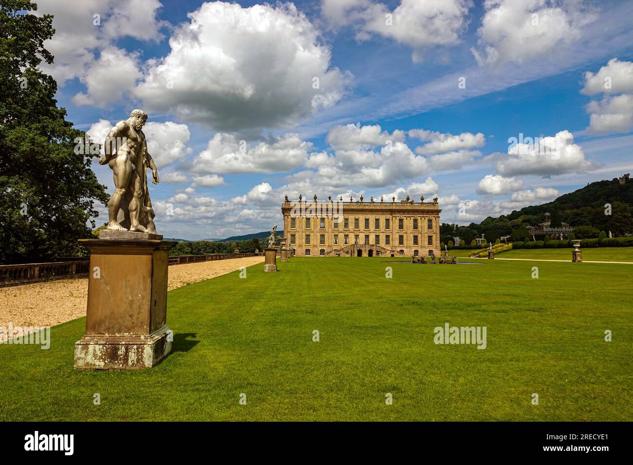 Sculture a Chatsworth House e giardini, una famosa casa storica, dimora signorile nel Peak District, Derbyshire Foto Stock
