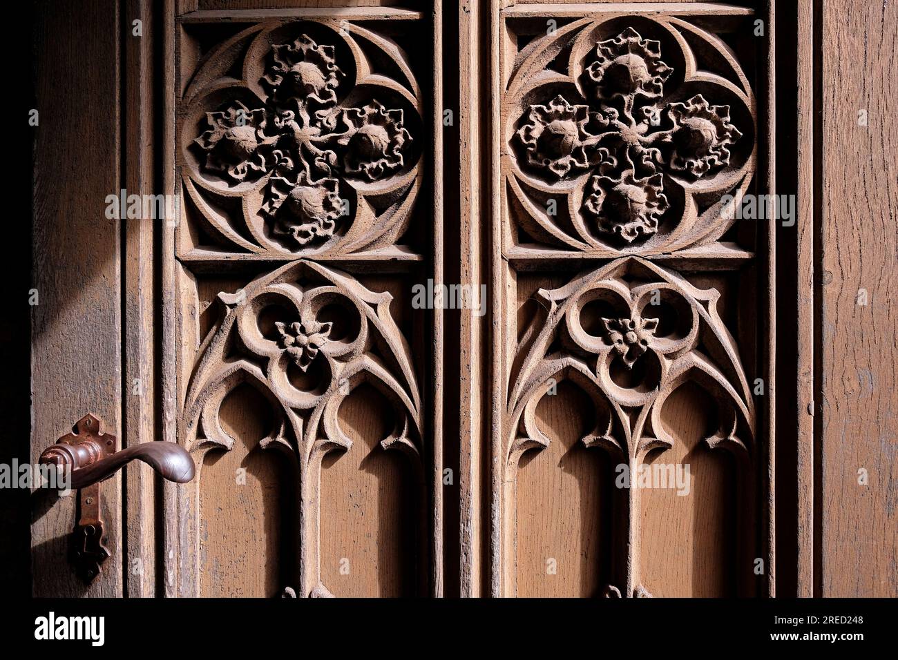 Luci e ombre sui dettagli gotici alla cattedrale di Doberan (Doberaner Münster). Bad Doberan, Meclemburgo-Pomerania occidentale, Germania Foto Stock