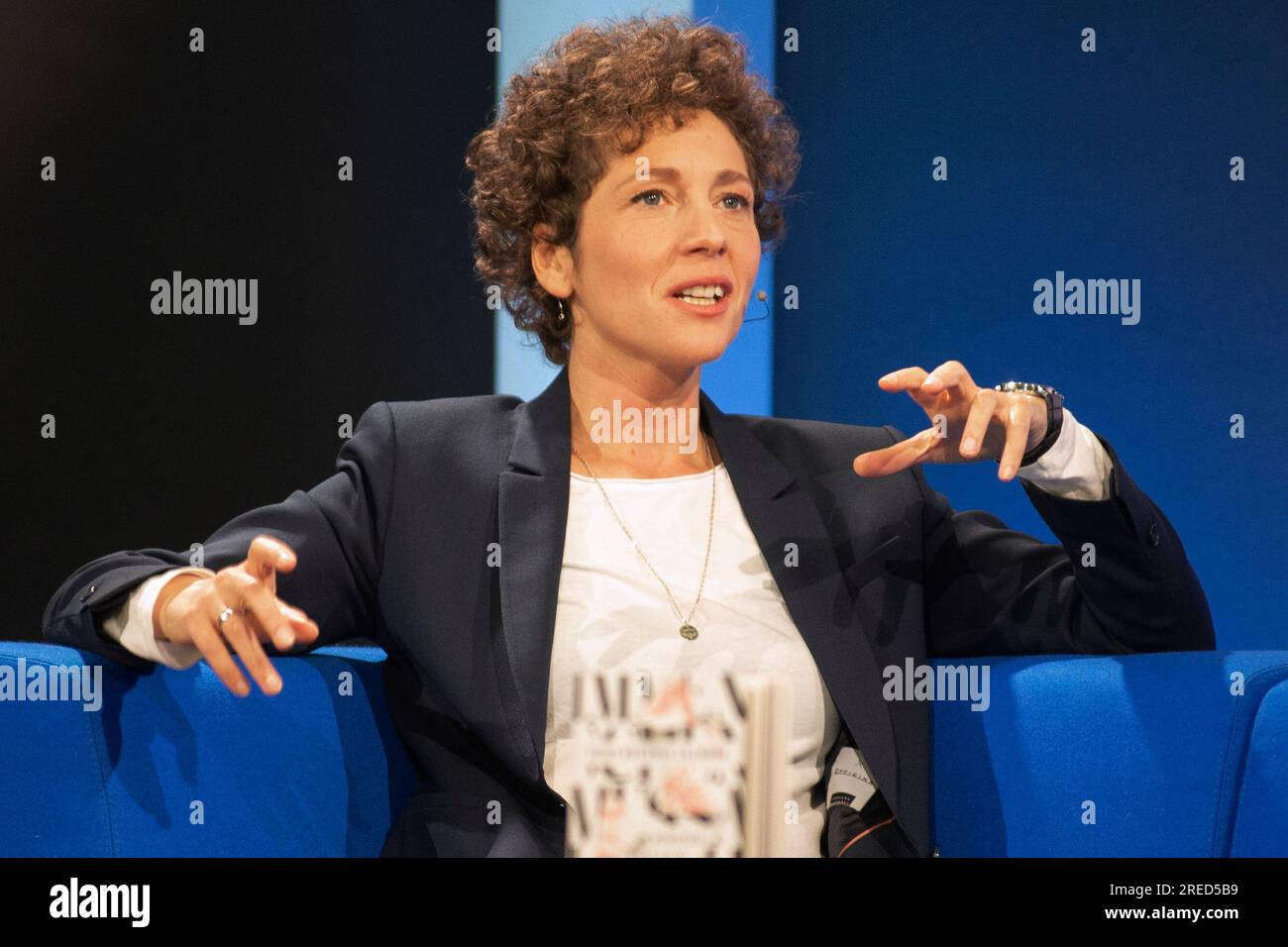 Francoforte sul meno, 21.10.2021: Ritratto Sasha Marianna Salzmann (Volgograd, 21 agosto 1985) è una drammaturgo, saggista e drammaturgo Foto Stock